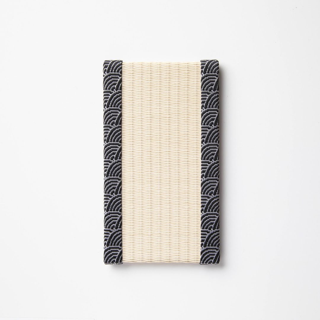 Smartphone Stand: Seigaiha (Black)