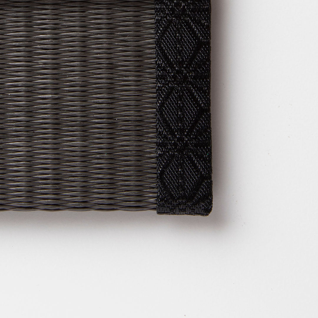 PP104 - Smartphone Stand, Charcoal (Hemp Leaf Pattern)